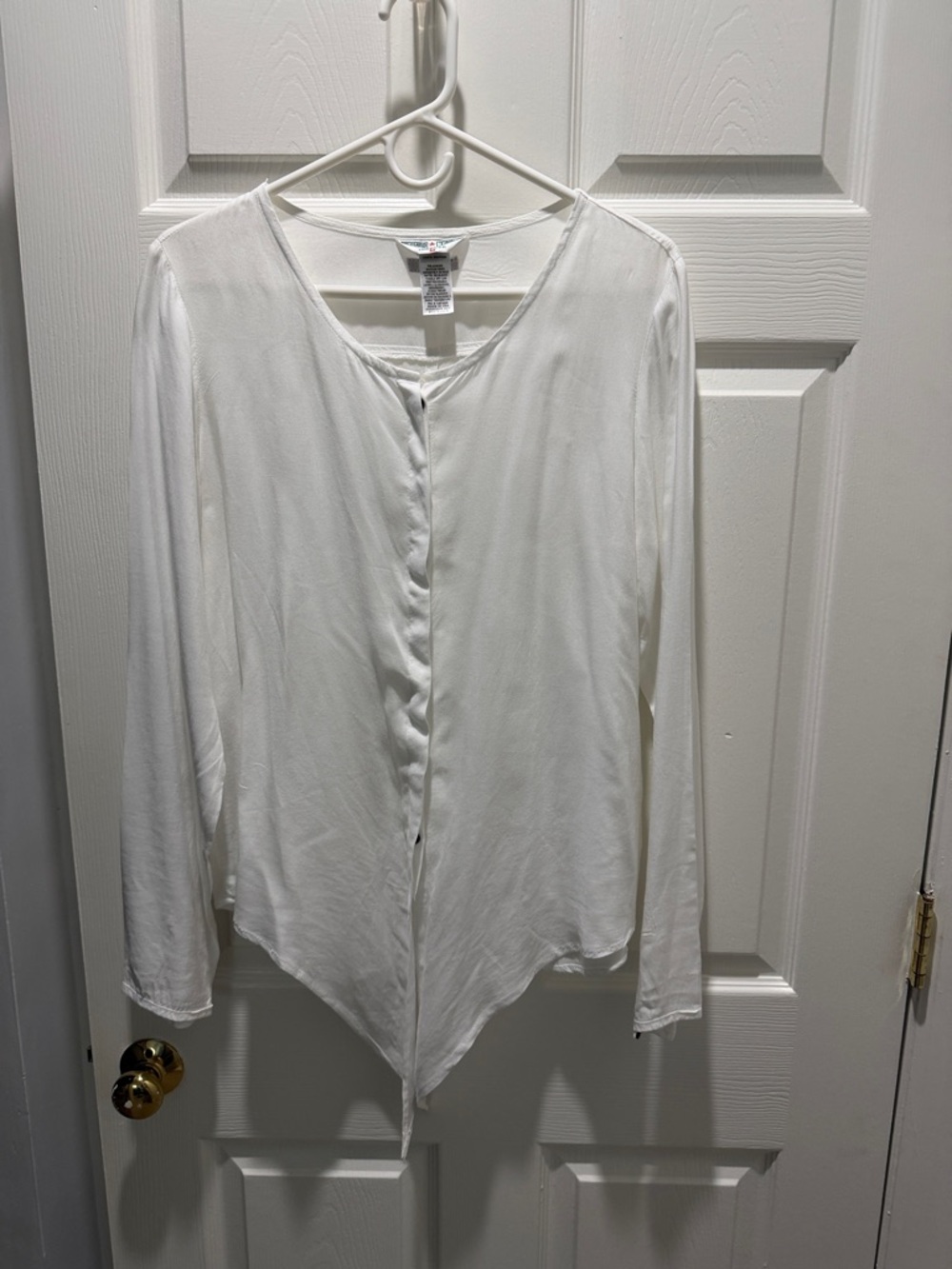 Hard Tail White Button-Front Long-Sleeve V-Hem Top